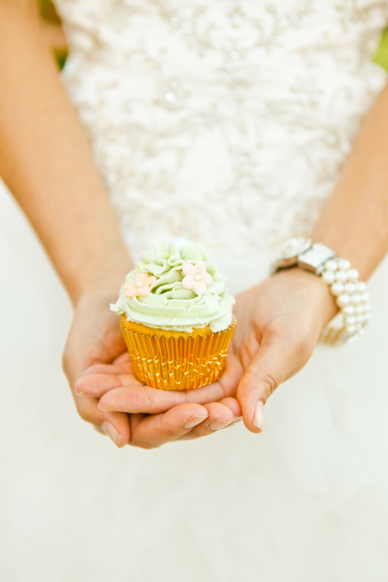 Delicious Floral Wedding Cupcake | The Majestic Vision Wedding Planning | International Polo Club in Palm Beach, FL | www.themajesticvision.com | Krystal Zaskey Photography