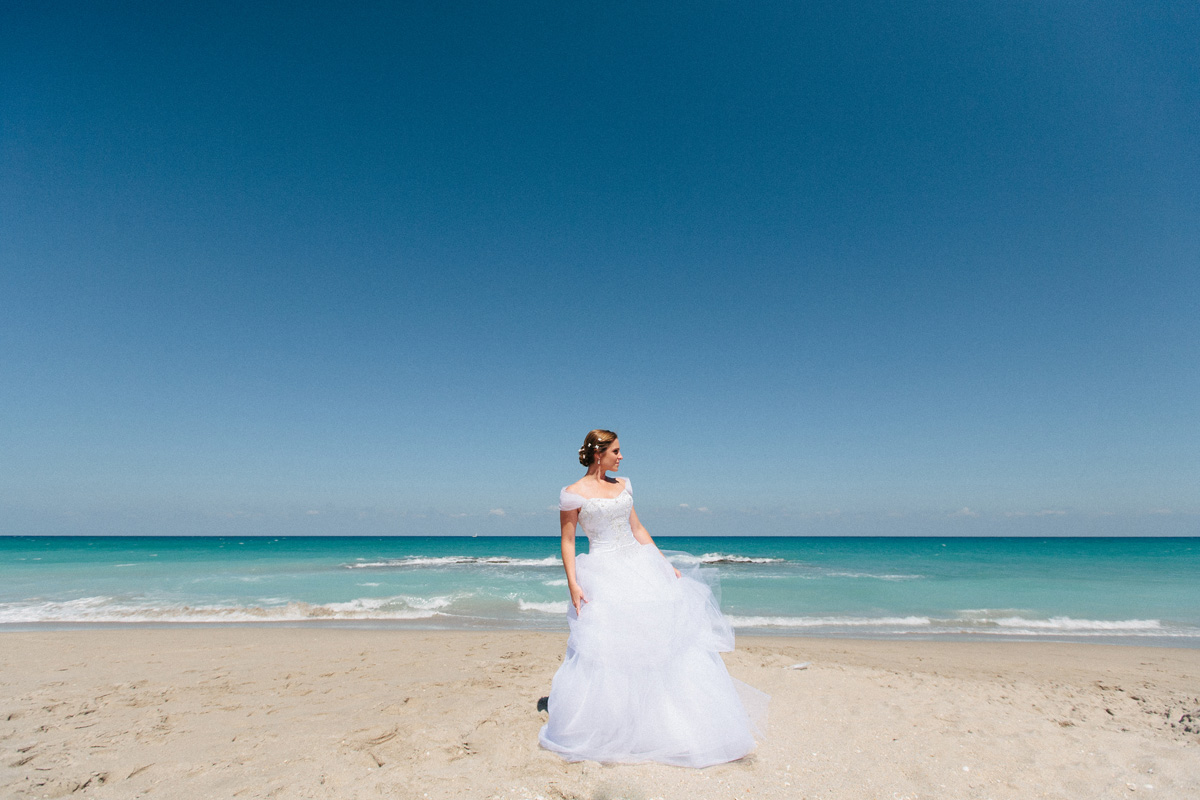 Beautiful Bridal Portrait on the Beach | The Majestic Vision Wedding Planning | Marriott Singer Island in Palm Beach, FL | www.themajesticvision.com | Robert Madrid Photography