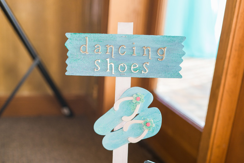 Adorable Sign for Flip Flop Guest Favor | The Majestic Vision Wedding Planning | Sailfish Marina in Palm Beach, FL | www.themajesticvision.com | Chris Kruger Photography