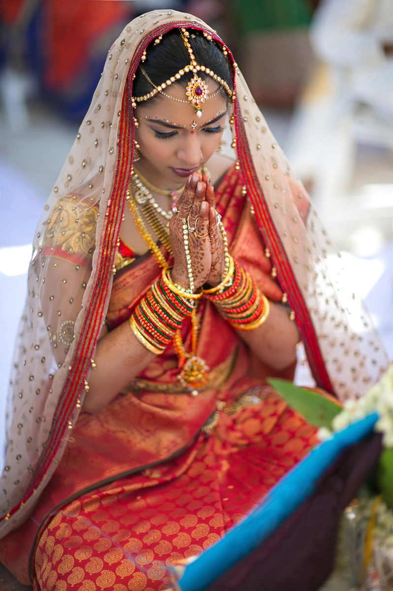 Elegant Praying Bride for Indian Wedding Ceremony | The Majestic Vision Wedding Planning | PGA National in Palm Beach, FL | www.themajesticvision.com | Haring Photography