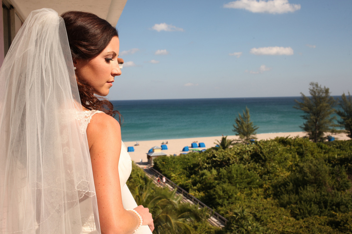 Elegant Bridal Portrait at the Beach | The Majestic Vision Wedding Planning | Palm Beach Shores in Palm Beach, FL | www.themajesticvision.com | Krystal Zaskey Photography