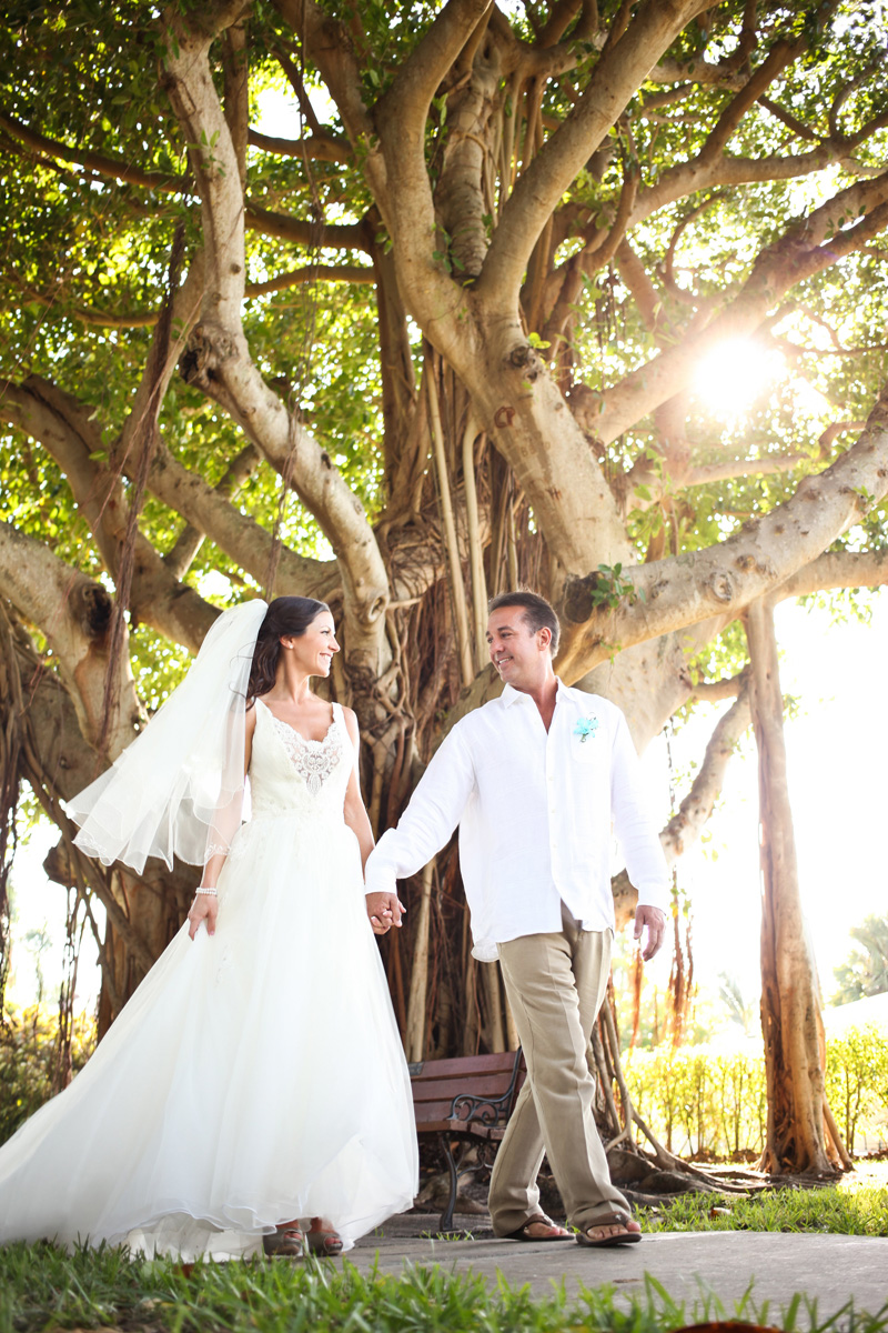 Elegant Bridal Portrait Under Banyan Tree | The Majestic Vision Wedding Planning | Palm Beach Shores in Palm Beach, FL | www.themajesticvision.com | Krystal Zaskey Photography