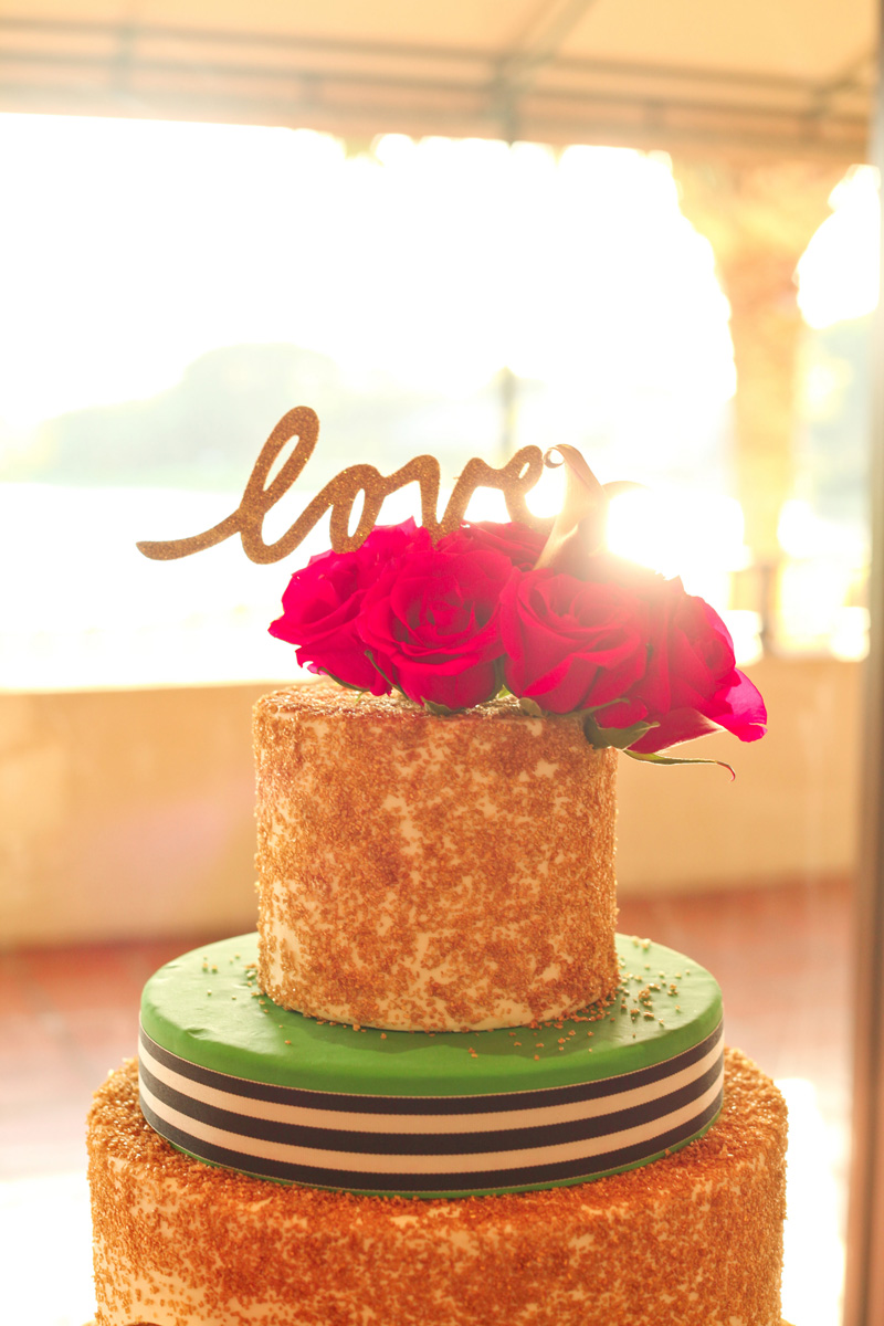 Kate Spade Inspired Modern and Elegant Wedding Cake with Gold Glitter | The Majestic Vision Wedding Planning | Breakers West in Palm Beach, FL | www.themajesticvision.com | Krystal Zaskey Photography