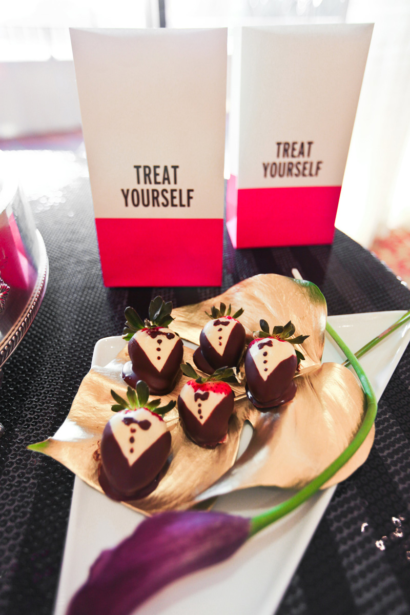 Kate Spade Inspired Modern and Elegant Tuxedo Chocolate Covered Strawberries | The Majestic Vision Wedding Planning | Breakers West in Palm Beach, FL | www.themajesticvision.com | Krystal Zaskey Photography