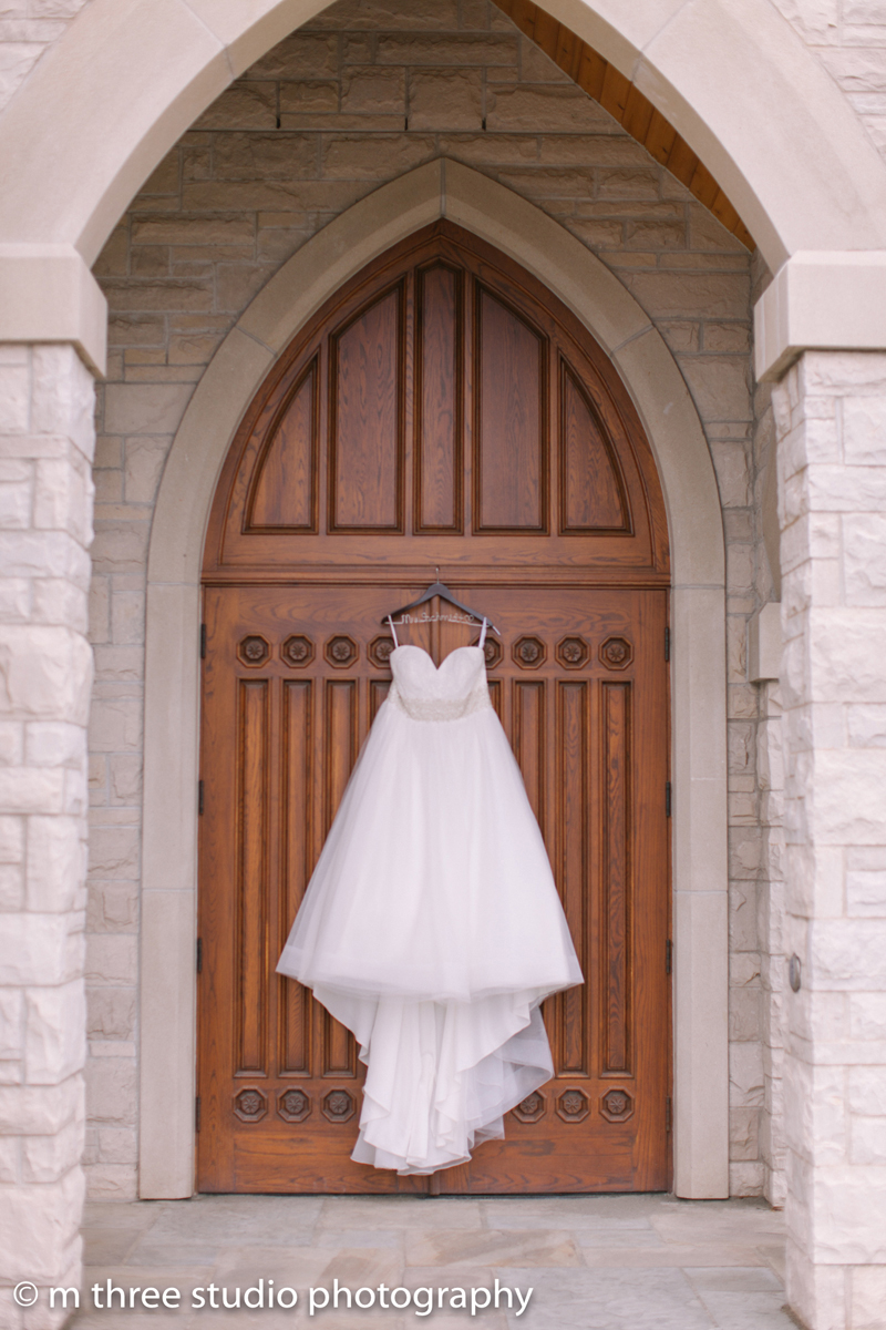 Stunning Bridal Gown | The Majestic Vision Wedding Planning | Legend of Brandybrook in Milwaukee, WI | www.themajesticvision.com | M Three Studio